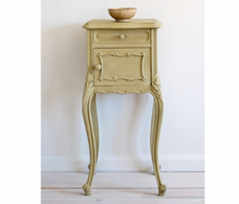 Load image into Gallery viewer, Versailles