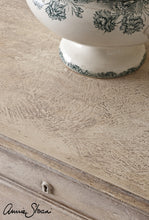 Load image into Gallery viewer, Apply dark Chalk Paint® Wax to age and give texture to your paintwork. Use it with clear Chalk Paint® Wax to seal and protect furniture and walls painted with Chalk Paint® decorative paint.