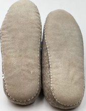 Load image into Gallery viewer, Handmade Wool Slippers - Heather Brown
