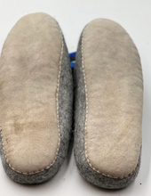 Load image into Gallery viewer, Handmade Wool Slippers - Light Grey
