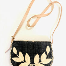 Load image into Gallery viewer, 70&#39;s Embroidered Vines Straw Crossbody Bag
