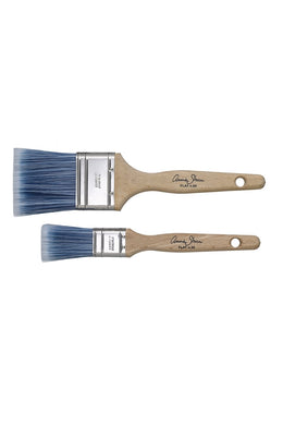 Annie Sloan's Flat Brushes feature advanced synthetic fibres, in a vibrant blue, which help to produce a smooth, contemporary finish. The Brushes are designed to take a large amount of paint and to apply the paint evenly, minimising brush marks.  Available in small (23cm x 3cm) and large (26cm x 6cm).