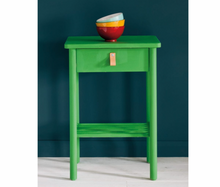 Load image into Gallery viewer, The neoclassical palette included this bright green, sometimes pure and sometimes lightened with white.1 litre is enough to cover approximately 13 square metres (140 square feet). After painting, seal indoor furniture with Chalk Paint® Wax. On floors, seal with Chalk Paint® Lacquer. Take a look at Annie Sloan&#39;s Tips &amp; Techniques page for more information and to help you get started. Available in 120ml (4 oz) and 1 litre tins.
