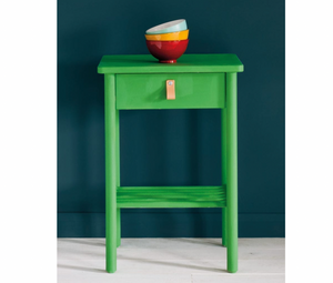 The neoclassical palette included this bright green, sometimes pure and sometimes lightened with white.1 litre is enough to cover approximately 13 square metres (140 square feet). After painting, seal indoor furniture with Chalk Paint® Wax. On floors, seal with Chalk Paint® Lacquer. Take a look at Annie Sloan's Tips & Techniques page for more information and to help you get started. Available in 120ml (4 oz) and 1 litre tins.