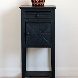 Athenian Black is a true, deep black developed to reflect the opaque figures and dramatic silhouetted shapes painted on Ancient Greek ceramics. 