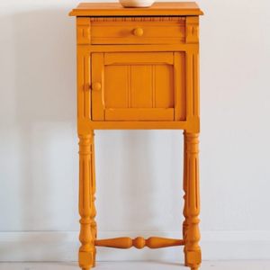 This vivacious, modern orange is based on the colour used copiously by the Impressionists, in early advertisements and in 1960's decoration. Such a brilliant orange was not available until the early 20th century. With Black Chalk Paint® Wax, it becomes burnt orange the colour of some Chinese lacquer.