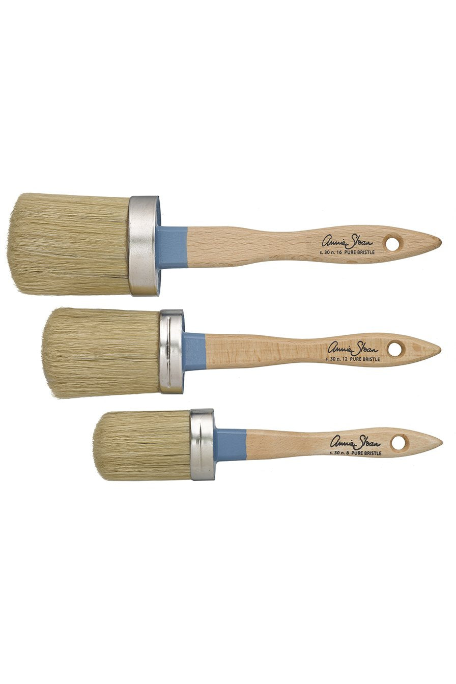Annie Sloan's bristle Chalk Paint® Brushes are perfect for producing a textured, vintage finish. The bristles are strong, yet pliable, and are made of predominantly pure bristle with natural split ends, allowing you to paint expressively. They hold a large amount of paint and can also be used for applying wax.  Available in small (22cm x 4.5cm), medium (25cm x 5cm) and large (26.5cm x 6.5cm).