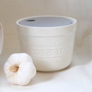 The Mason Cash Innovative Kitchen Garlic Store helps keep garlic and ginger fresh. The stoneware pot holds whole garlic bulbs, and the vented lid allows air to circulate. The lid also functions as a grater. Microwave safe and dishwasher safe.  5-inch diameter, 4-inch height Made of stoneware Microwave safe Dishwasher safe