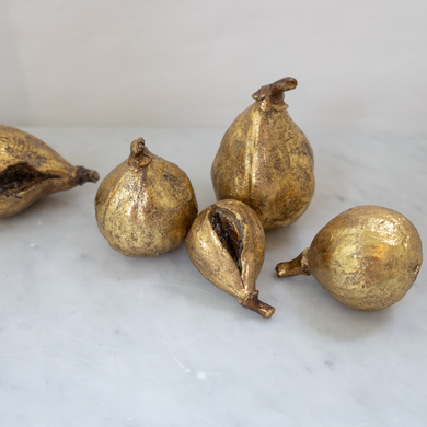 These lovely resin gold figs are the best to add a bit of an extra elegant touch to any decorative bowl. They come in five sizes and all are unique and different.   Dimensions:  XS- 2