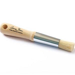 Annie Sloan’s pure bristle Stencil Brush is made in Italy and finished with a wooden handle. It’s ideal for stippling and the perfect complement to the Annie Sloan Stencil collection.