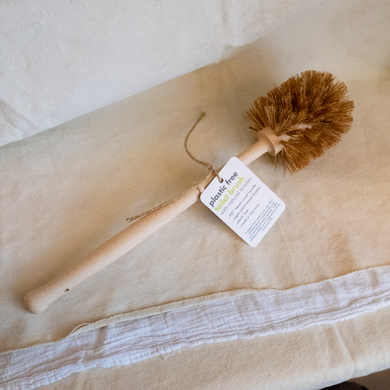 A plastic-free toilet brush, with plant-based bristles and FSC® beech wood handle.  Made from natural renewable materials.  This toilet brush fits most toilet bowls and is smaller than our original toilet brush.  100% Sustainable.